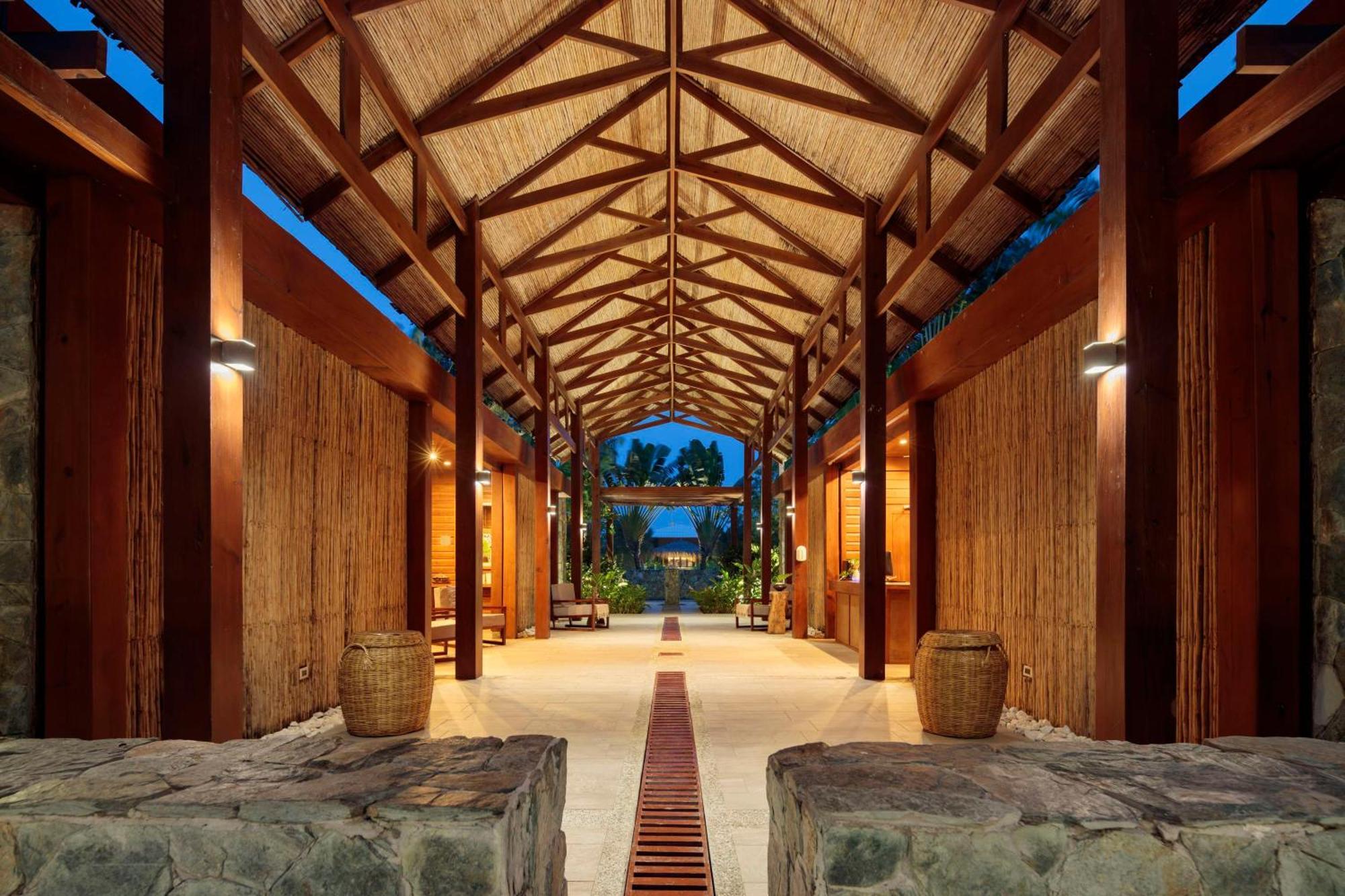 Indura Beach & Golf Resort Curio Collection By Hilton Тела Екстериор снимка